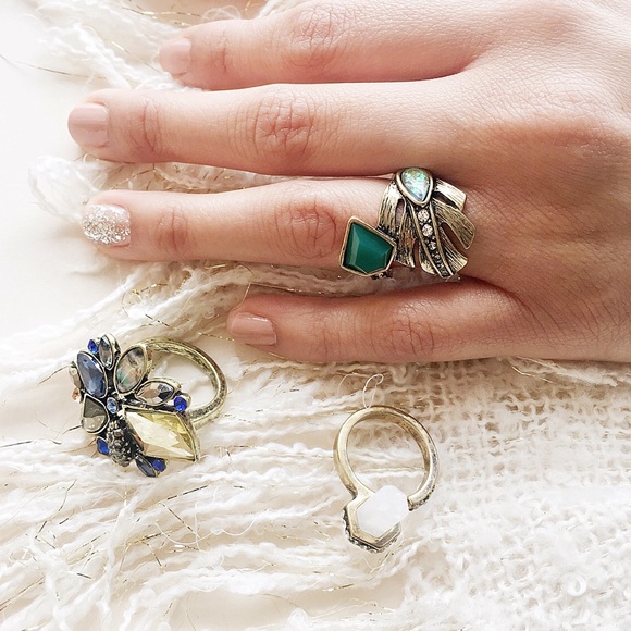 Emerald Fashion Ring. - Picture 2 of 8